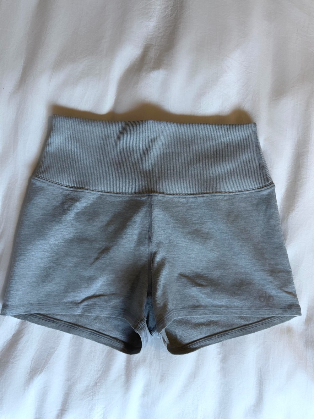 ALO Yoga High-Waist Ribbed Band Athletic Shorts - Gray